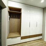 Шкаф для прихожей с вешалкой для одежды