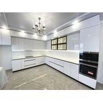 Белый кухонный гарнитур волна